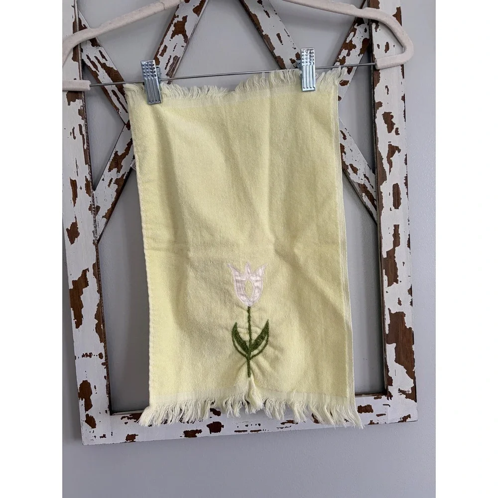 VTG Yellow Embroidered Flower Hand Finger Tip Towel